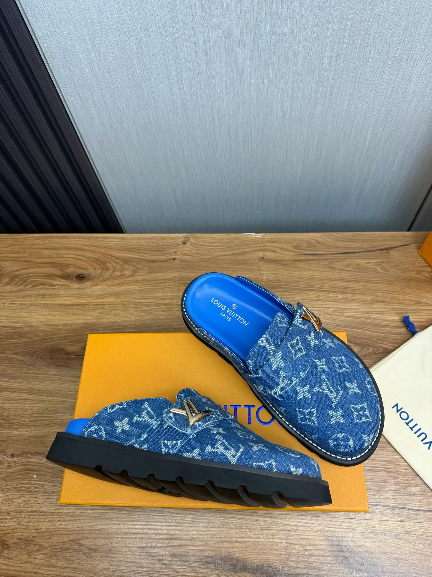 Men's shoes 💰420💰 Lv. hot selling men's slippers 🔥 🩴Official website one to one production 38-45 sizes 45 46 🉑️Customized!